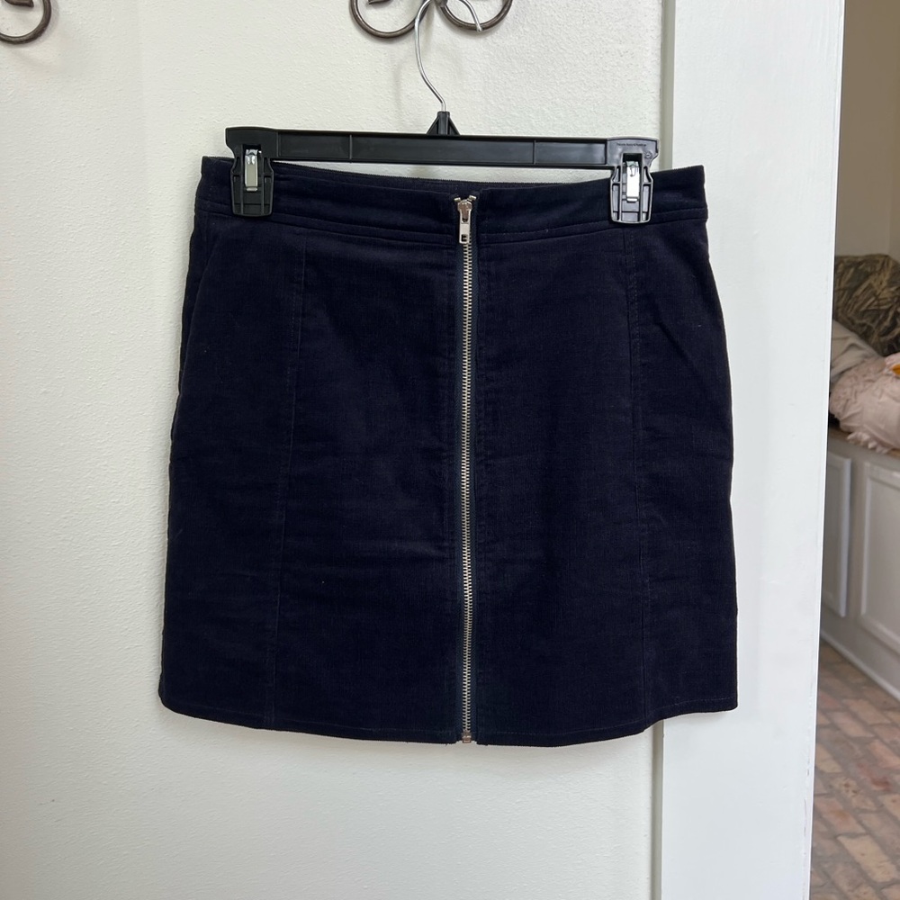 Black Zippered Women's Skirt